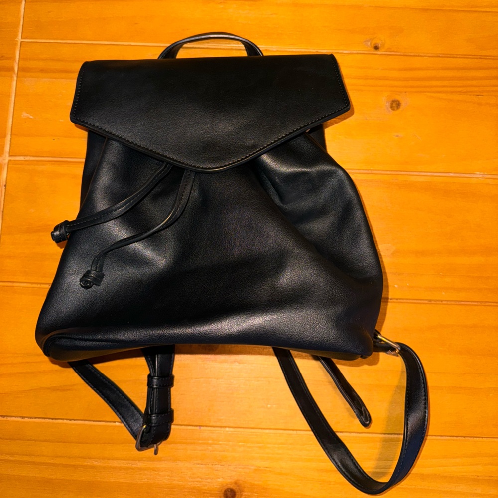 LAST CHANCE‼️ Forever 21 Mini Backpack